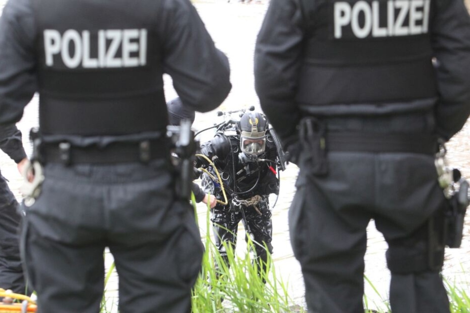 Am Göritzwehr sei der Leichnam unter angeschwemmten Baumstücken entdeckt worden. (Symbolbild)