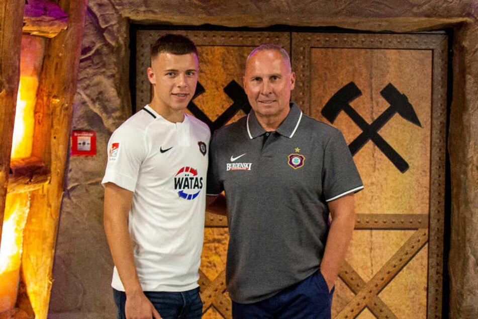 Kommt vom serbischen Rekordmeister Roter Stern Belgrad: Stürmer Njegos Kupusovic (18).