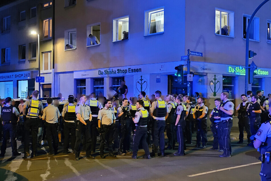Zahlreiche Polizeibeamte mussten in der Essener Innenstadt eingreifen.