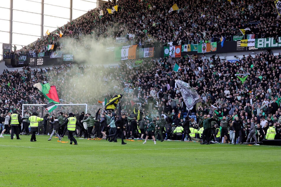 Das "Old Firm" in Glasgow endete in komplettem Chaos.