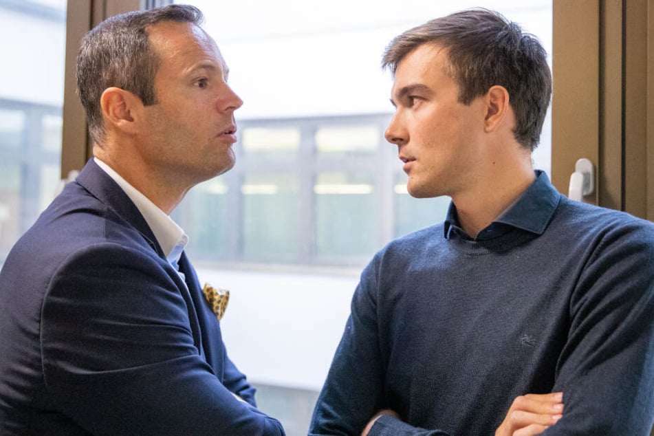 Max Hauke am Mittwoch im Gespräch mit seinem Anwalt.