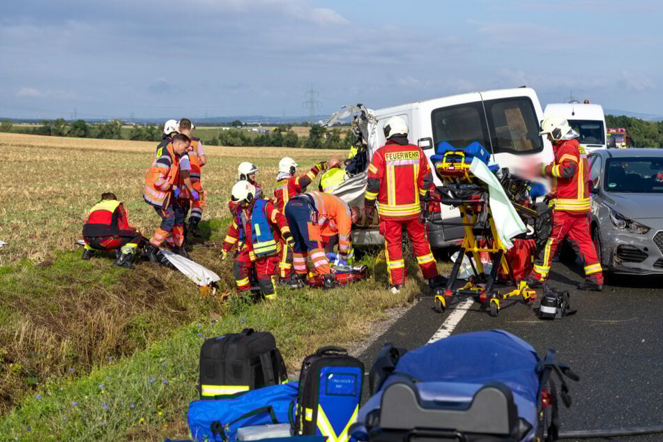 Nach dem Unfall war die Bundesstraße lange gesperrt.