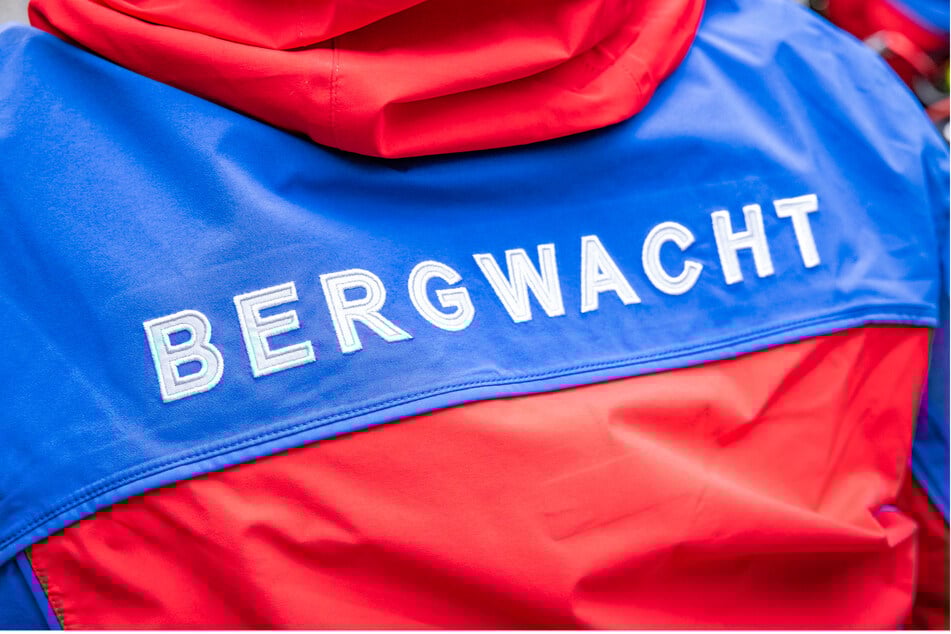 Die Bergwacht eilte per Quad zu der 14-Jährigen und brachte sie zu einem Rettungswagen. (Symbolbild)