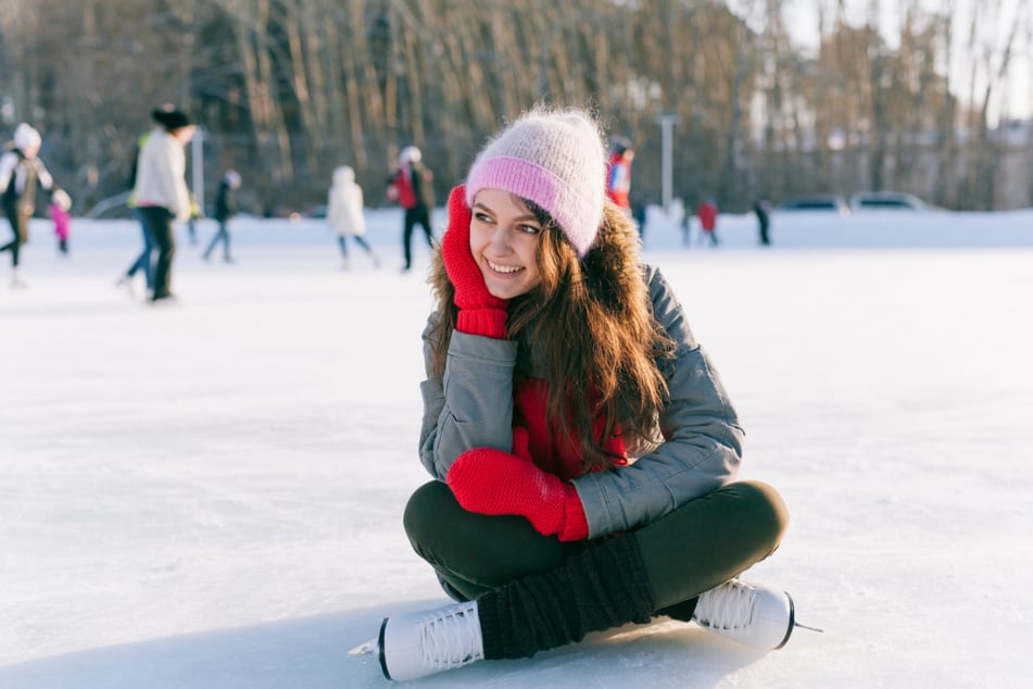 Auf dem Dresdner Winterfest erwarten Euch Eisbahn, Panoramaterrasse, Glitzerwelt und vieles mehr.