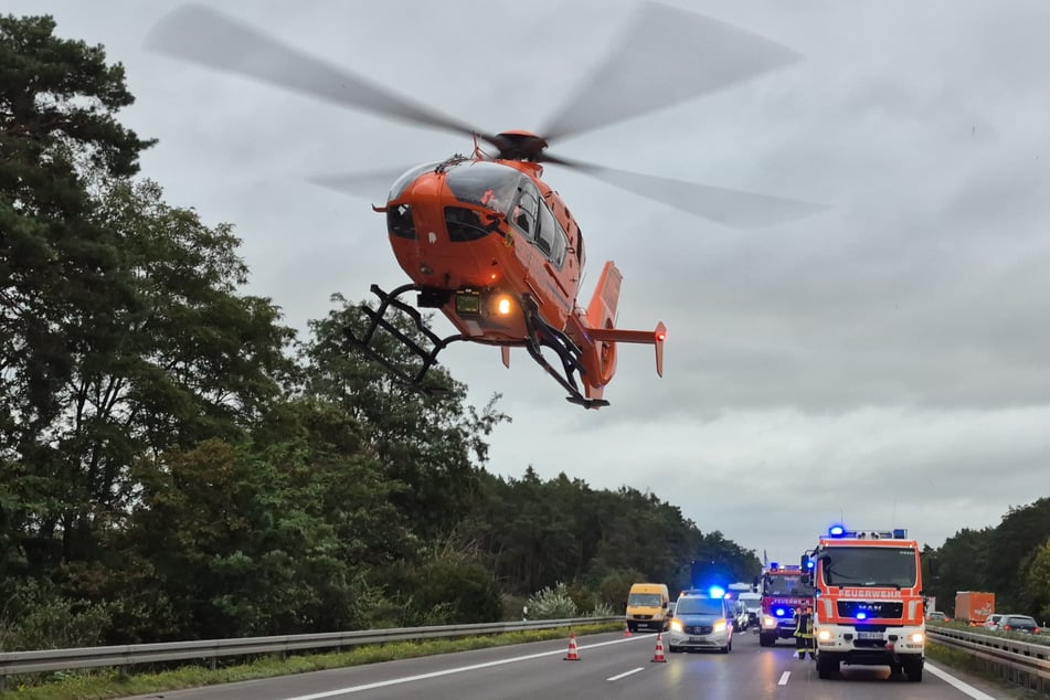 Auch ein Rettungshubschrauber flog zur Unfallstelle.