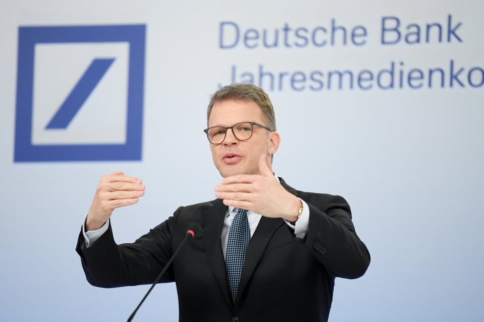 Deutsche-Bank-Chef Christian Sewing (52) sieht die Neuausrichtung des Geldinstitutes als maßgebend für den Erfolg an.