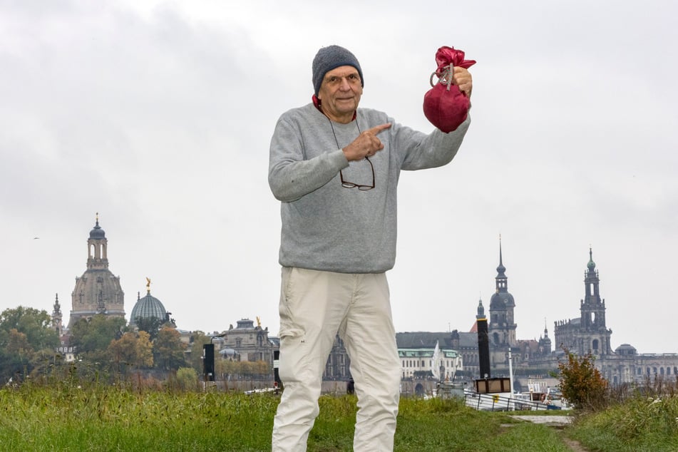 Christoph Prüm (75) verschenkt 20.000 Euro an einen Dresdner.