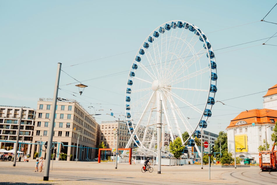 Dieses Riesenrad ist Dresdens Sommer-Highlight
