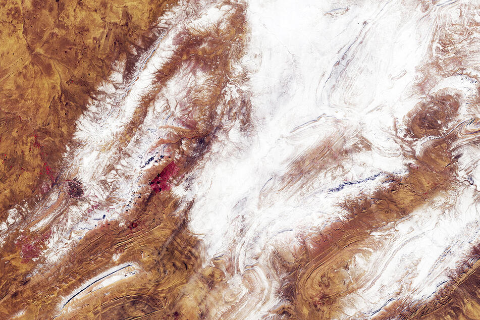 Schnee liegt in der Sahara im Nordwesten Algeriens, aufgenommen vom ESA-Satelliten Sentinel-2A (Archivbild).