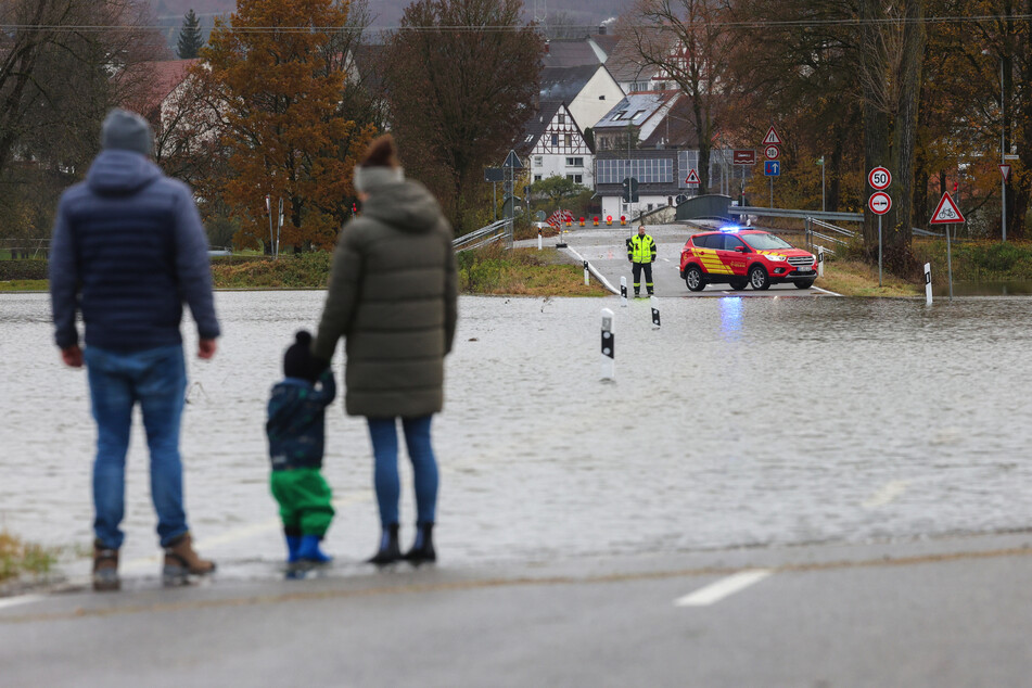 Eine Kreisstraße in Riedlingen wurde durch das Hochwasser der Donau überschwemmt.