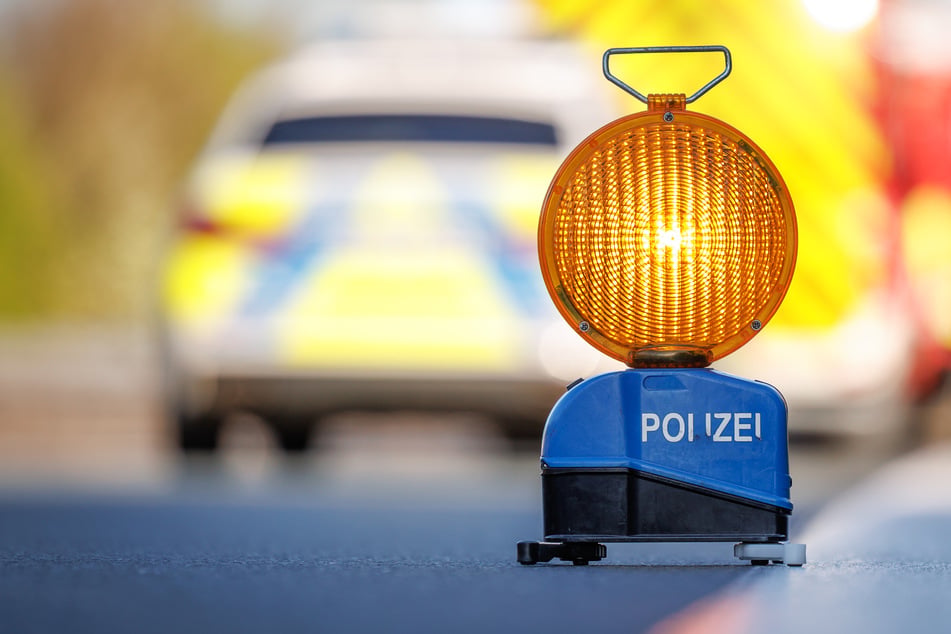 Unfall A4: Unfall auf A4: Ford-Fahrerin erleidet schwere Kopfverletzungen - Autobahn Richtung Köln gesperrt