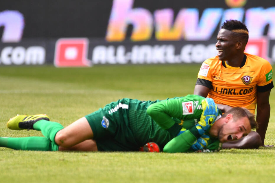 Nach einem Zusammenstoß mit Dynamos Moussa Koné zog sich Zingerle die schwere Verletzung in Dresden im Mai zu.