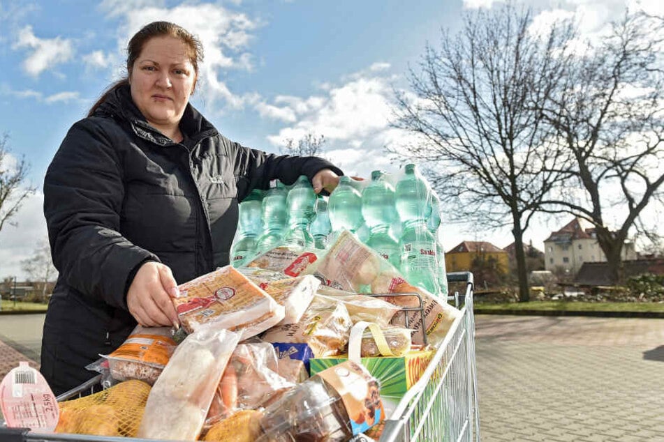 Wasser, Brötchen, Katzenfutter: Ihre normalen wöchentlichen Besorgungen erweiterte Janina Langendorf (39) aus Dresden um diese Hamsterkäufe.