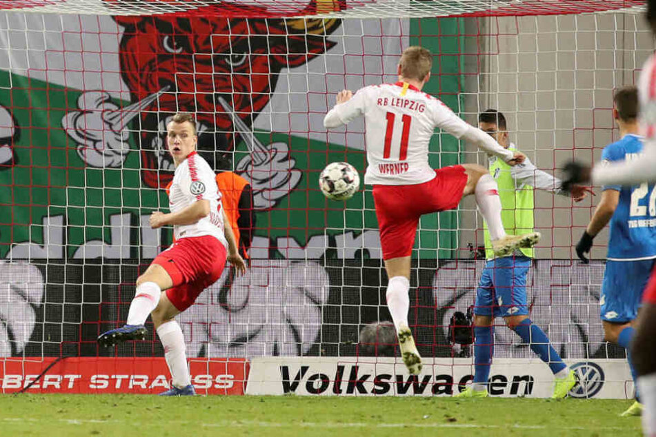 Timo Werner (#11) leitete in der 48. Minute den Angriff zum 1:0 selbst ein, stand nach Halstenberg-Vorlage dann frei und traf.