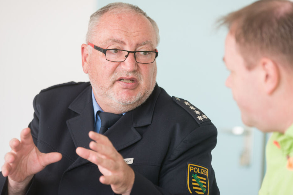 Jürgen Scherf (59), Sprecher des Polizeiverwaltungsamtes, ist sauer über die Änderungen der Geschäftsbedingungen.