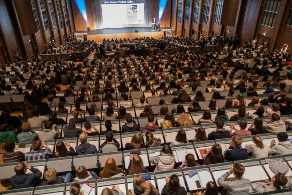 Professorinnen sind an Unis in NRW immer noch selten zu finden.