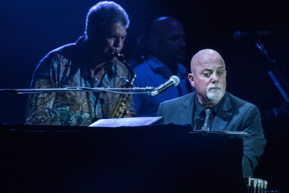 Einziges Deutschland-Konzert 2016: Die Fans hierzulande können Billy Joel nur selten erleben - so wie hier, beim Konzert in Frankfurt am Main in der Comerzbank-Arena vor mehr als 30.000 Zuschauern.