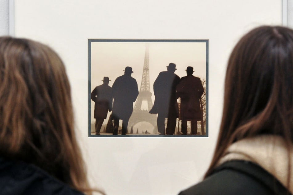 Die Ausstellung vereint bedeutende Werke aus mehreren internationalen Sammlungen.