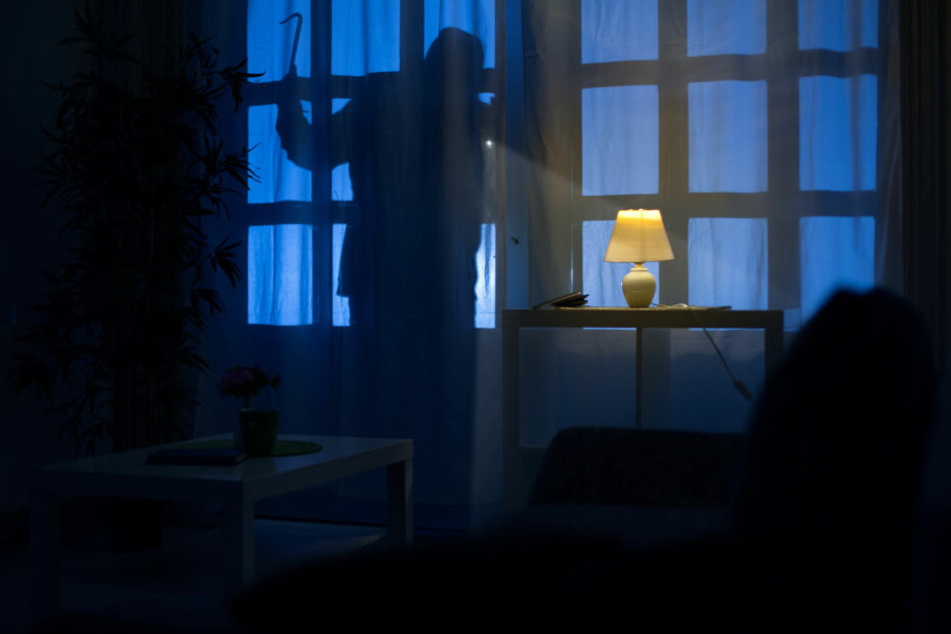 Ein Mieter hat in der Elisenstraße einen Einbrecher an einem Balkon erwischt. (Symbolbild)