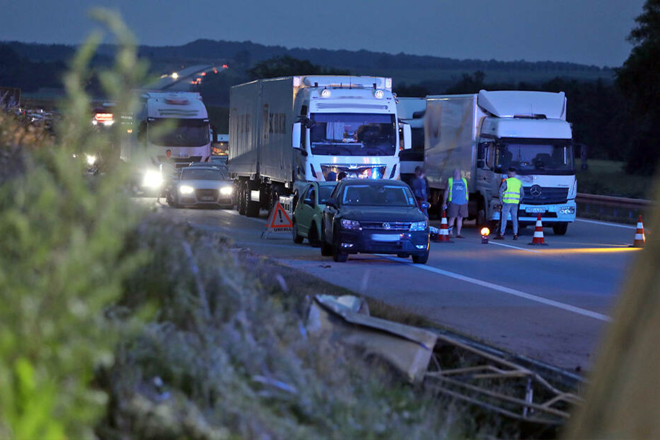 Die A4 ist bei Glauchau gesperrt. Es gibt Stau.