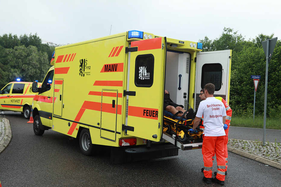 Beide Fahrer sollen bei dem Unfall schwer verletzt worden sein.