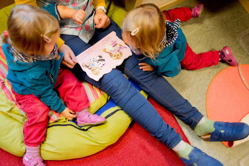 Dresdens Eltern müssen für die Betreuung ihrer Kinder vorerst nicht tiefer in die Tasche greifen.