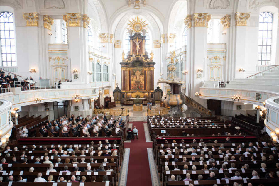 Die Trauerfeier für den verstorbenen Schauspieler findet im Hamburger Michel statt. (Symbolbild)