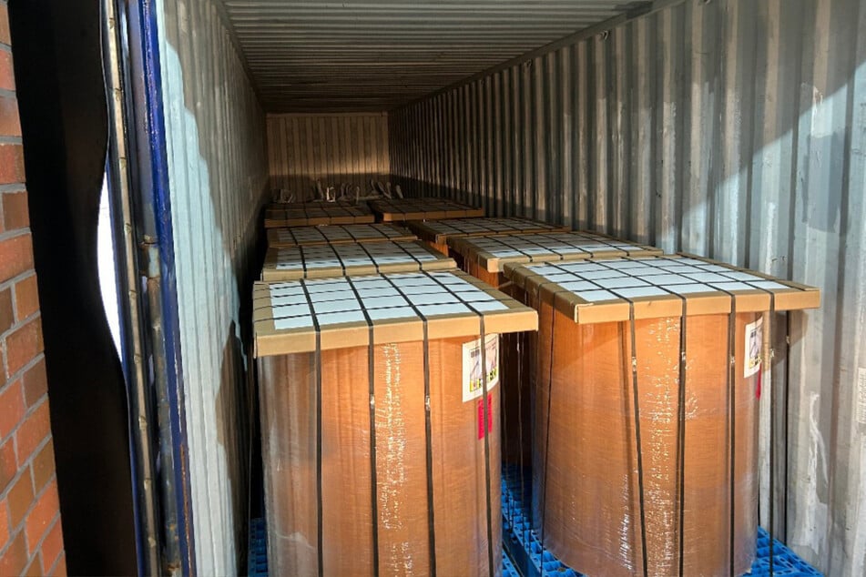 Die Papierrollen waren in einem Container aus Singapur.