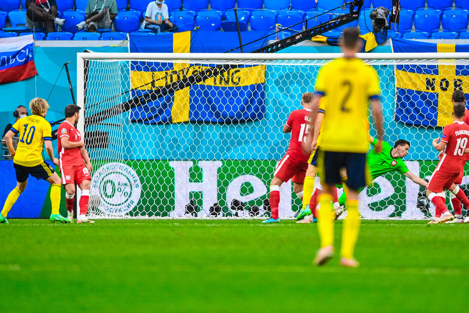 Emil Forsberg (l.) traf nach knapp einer Stunde zum 2:0 für Schweden.