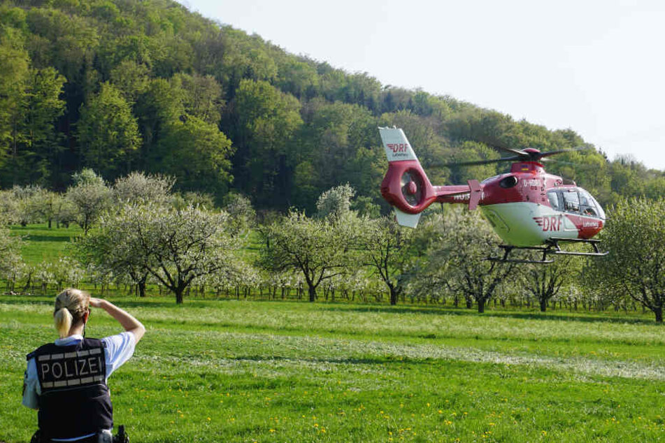 Ein Rettungshubschrauber brachte den 65-Jährigen ins Krankenhaus.