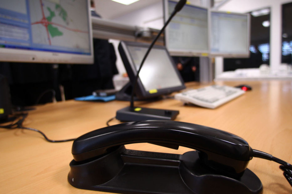 Am Telefon hörte die Polizei mit. (Symbolbild)