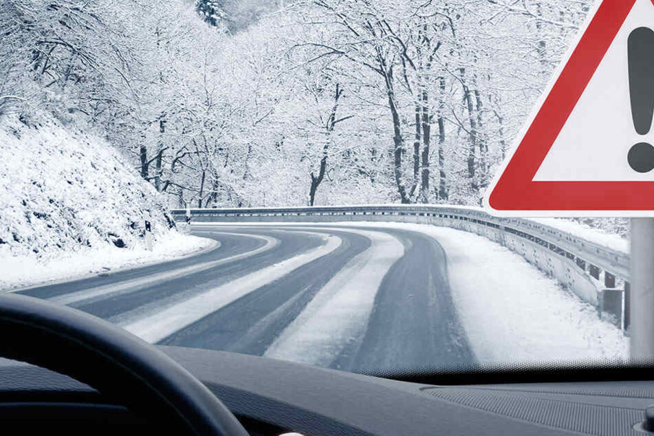 Viele Straßen in NRW sind glatt. (Symbolbild)