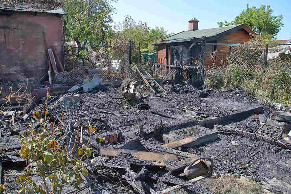 Zwei weitere Gartenhäuschen wurden beschädigt.