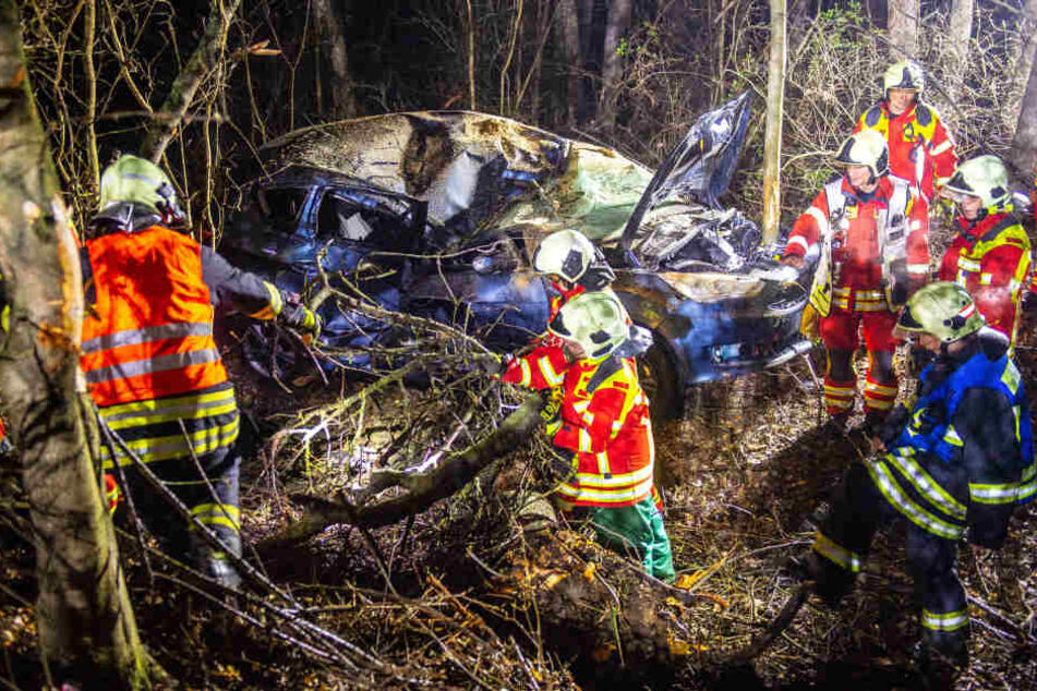 Das Auto war in einem Waldstück gelandet.