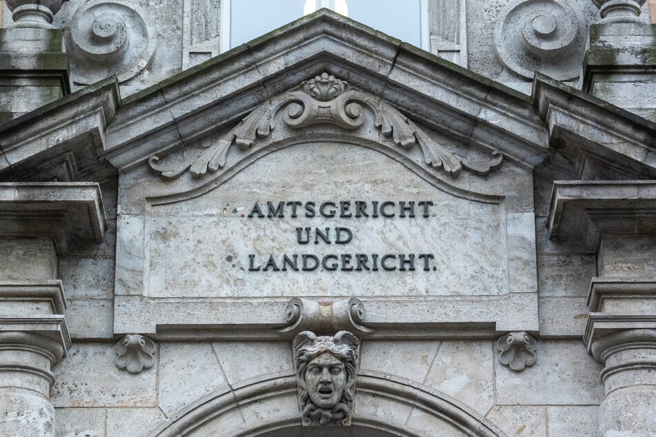Der Mann muss sich vor dem Landgericht Regensburg verantworten. (Archivfoto)