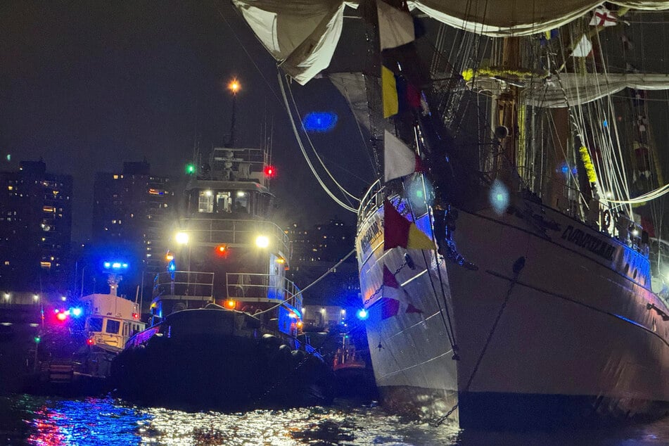 A Mexican Navy training ship is pictured in front of the Manhattan Bridge after it was damaged having run into the Brooklyn Bridge in New York City on May 17, 2025.