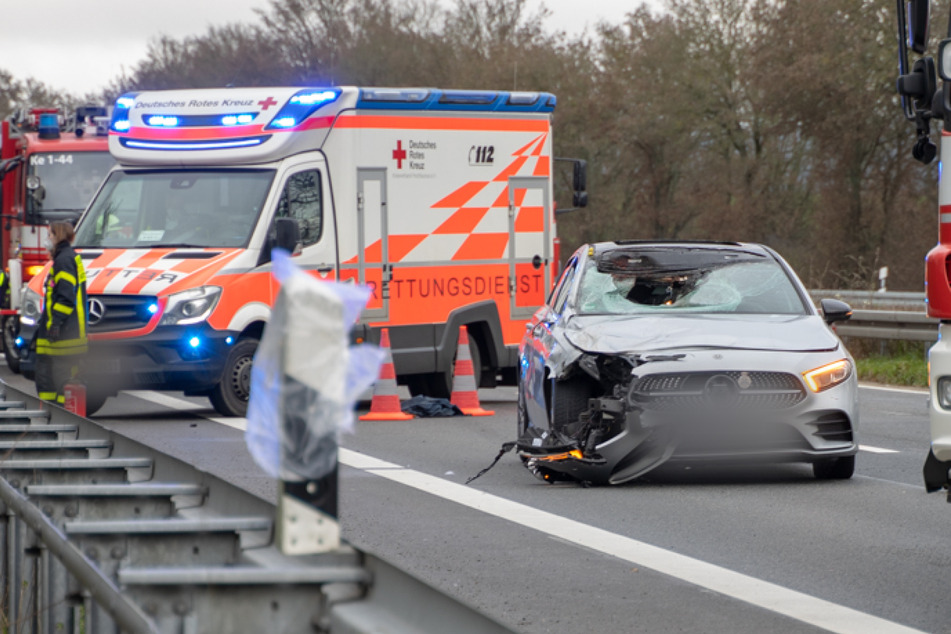 Senior (78) will Schnee vom Autodach entfernen: Stopp auf Standstreifen endet für ihn tödlich