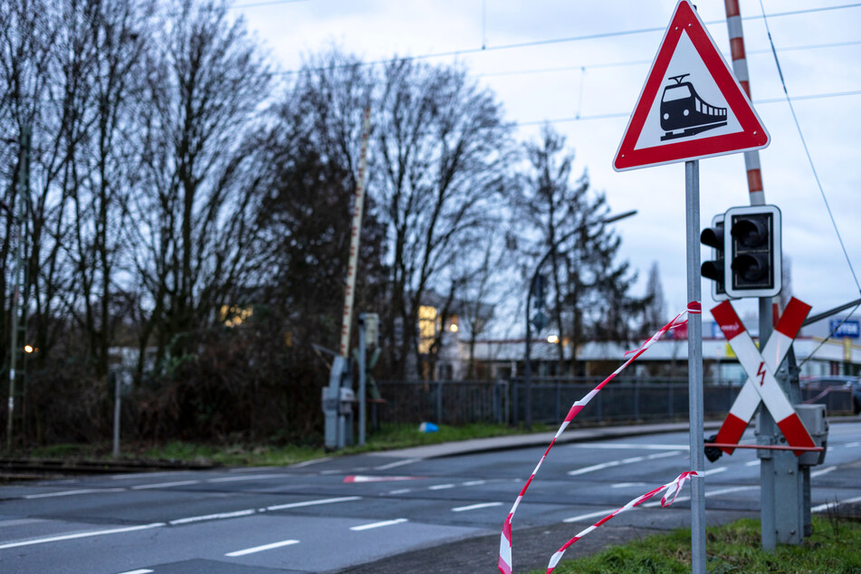 Der Führer konnte seinen Zug am Montagabend nicht mehr rechtzeitig stoppen. (Symbolbild)