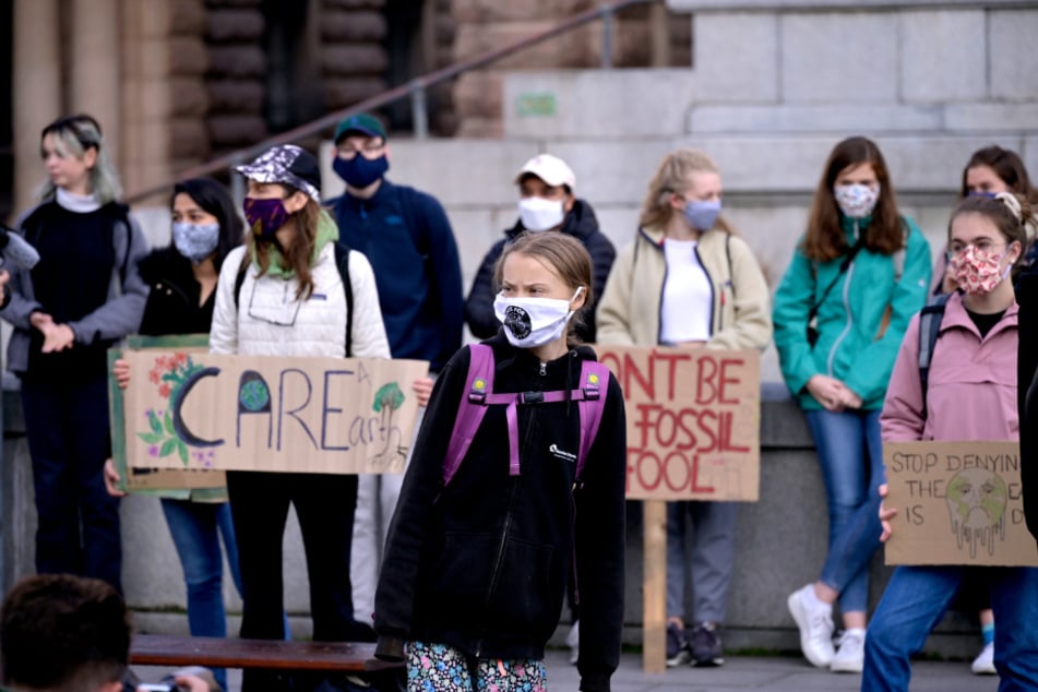 Greta Thunberg und ihre Mitstreiter protestieren vor dem schwedischen Parlament Riksdagen in Stockholm.