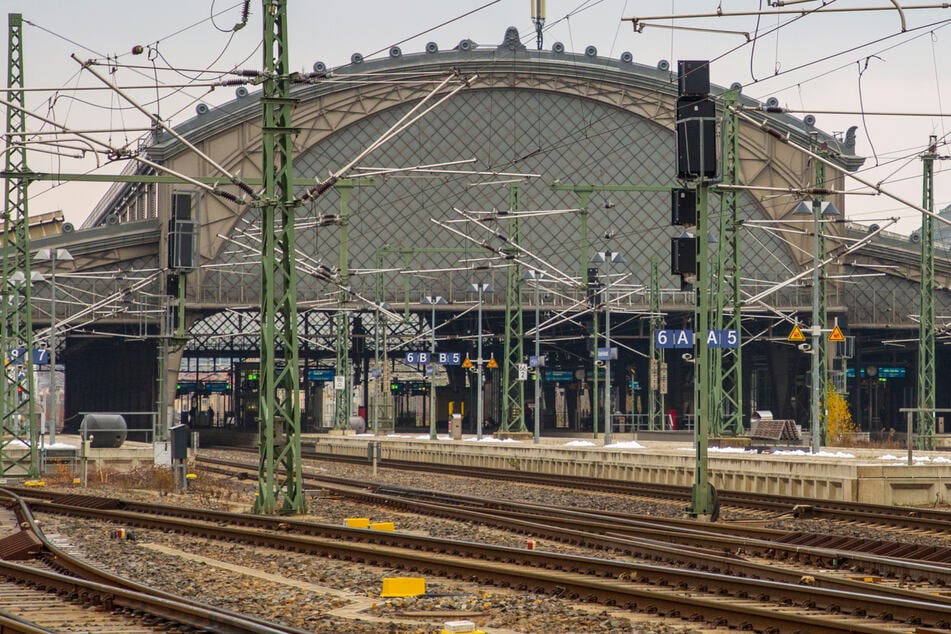 Dresden: Zugverkehr am Bahnhof Dresden-Neustadt unterbrochen: Grund ist kurios!