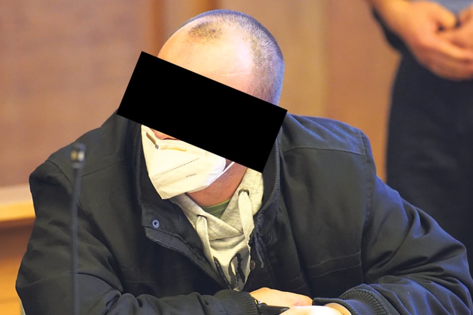 Heiko S. (37) wurde in Handschellen in den Gerichtssaal von Bautzen gebracht.