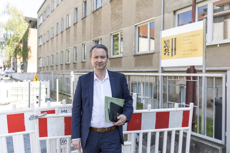 Bildungsbürgermeister Jan Donhauser (53, CDU) will aus der Fiedlerstraße weg, damit dort ein Bioinnovationszentrum entstehen kann.