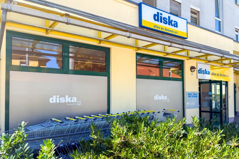 Hier stehen ab Montag (17.8.) bei diska alle Schlange