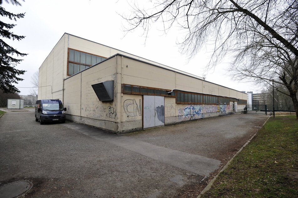 Die Campus-Sporthalle am Thüringer Weg in Chemnitz könnte als Unterkunft für Flüchtlinge aus der Ukraine genutzt werden.