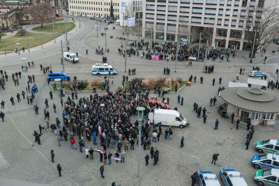 Die rund 200 Teilnehmer der rechtsextremen Kundgebung durften nicht mehr durch die Stadt demonstrieren.