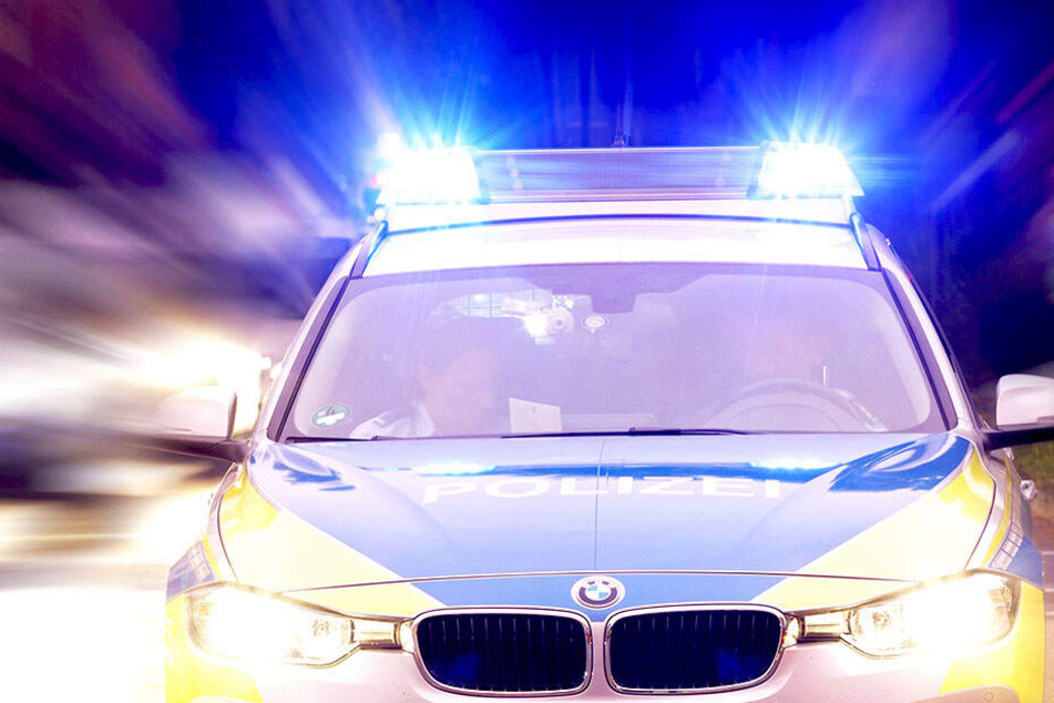 Die Polizei sucht Zeugen, die Hinweise zum Unfallgeschehen geben können. (Symbolbild)