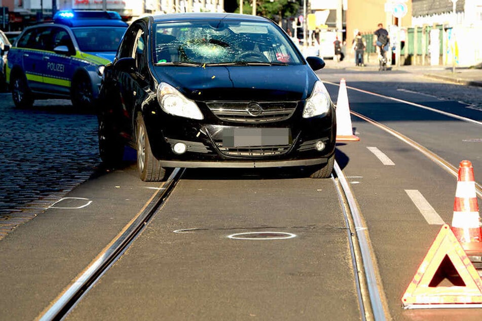 Nach einem Crash musste die Polizei den Verkehr an der Unfallstelle vorbeileiten.