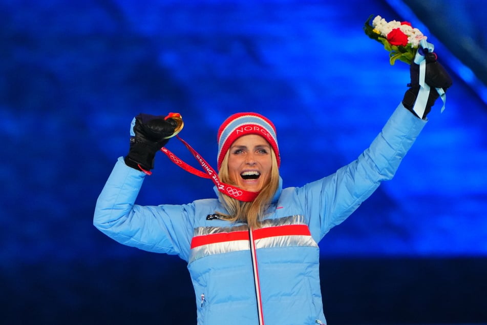 Bei den Olympischen Spielen in Peking gewann Therese Johaug (37) drei Goldmedaillen und beendete im Anschluss ihre Karriere. Trotz erfolgreichen Comebacks wird sie ihre Titel aber nicht verteidigen.