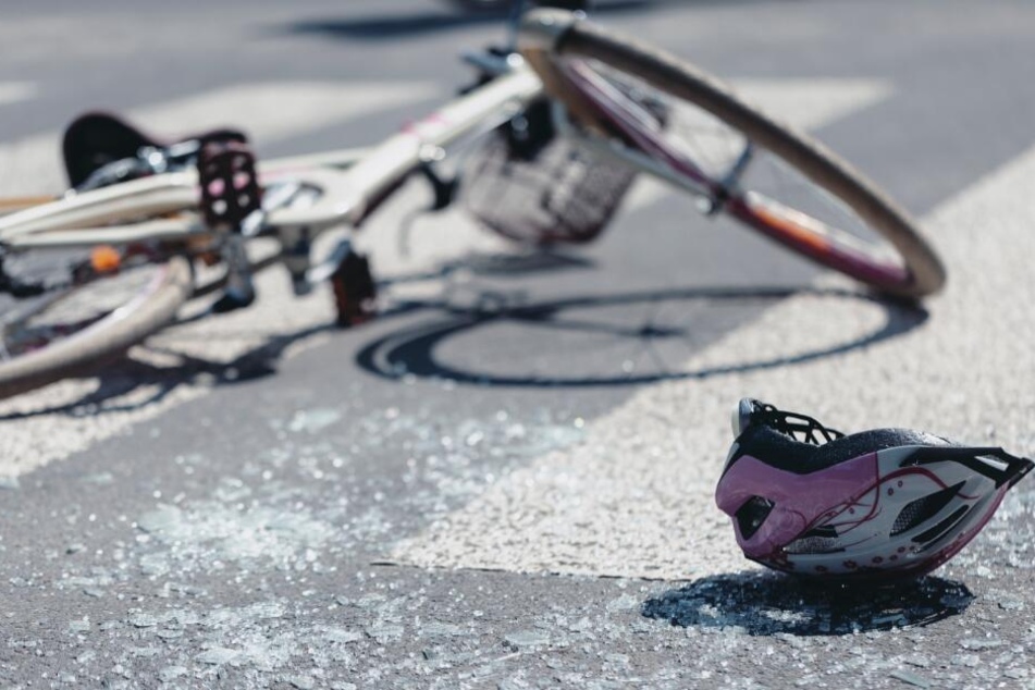 Die Radfahrerin überlebte den Crash mit den Auto nicht. (Symbolbild)