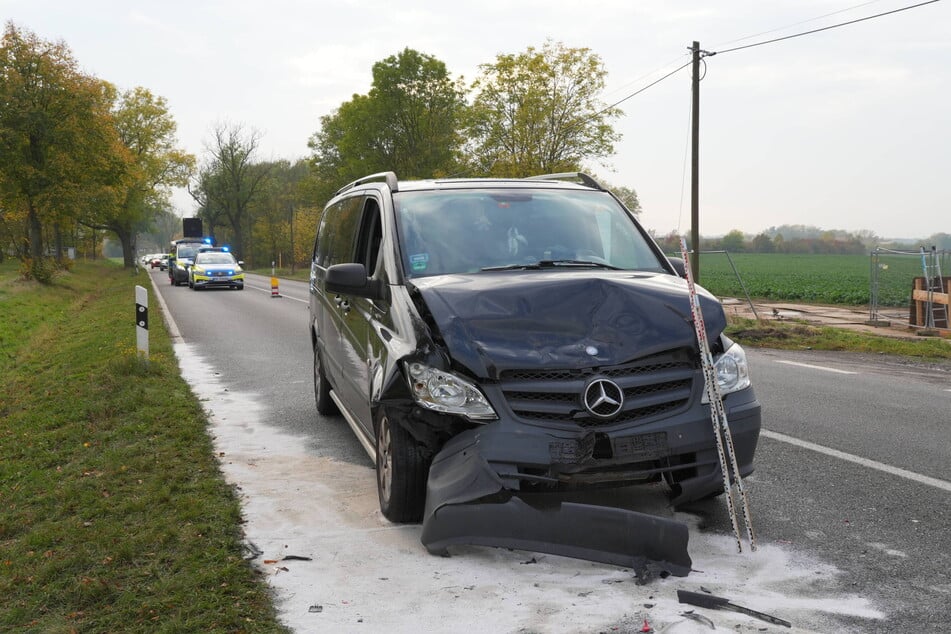 Vermutlich ist der Mercedes dem Skoda ins Heck gekracht.